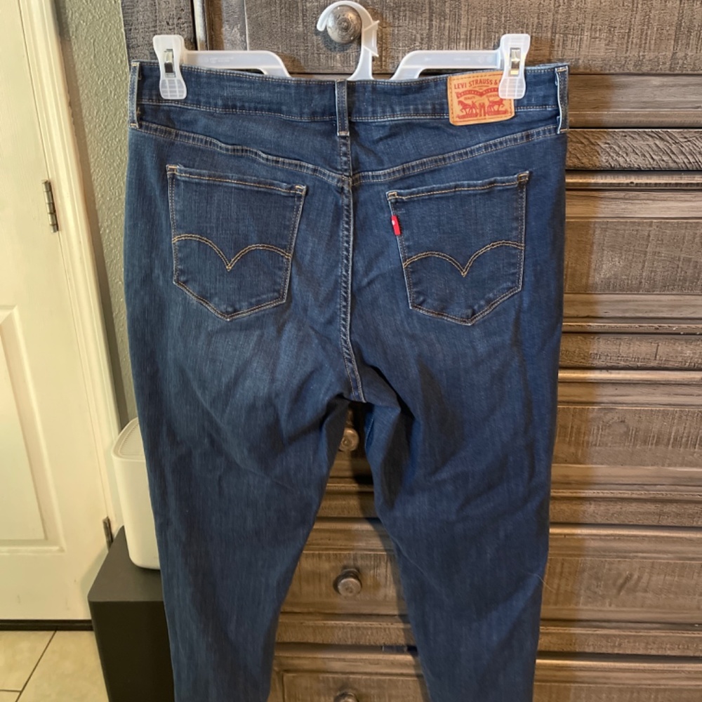 Levi’s - Picture 2 of 3